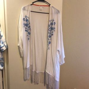 🌟 White kimono w/ baby blue floral print🌟